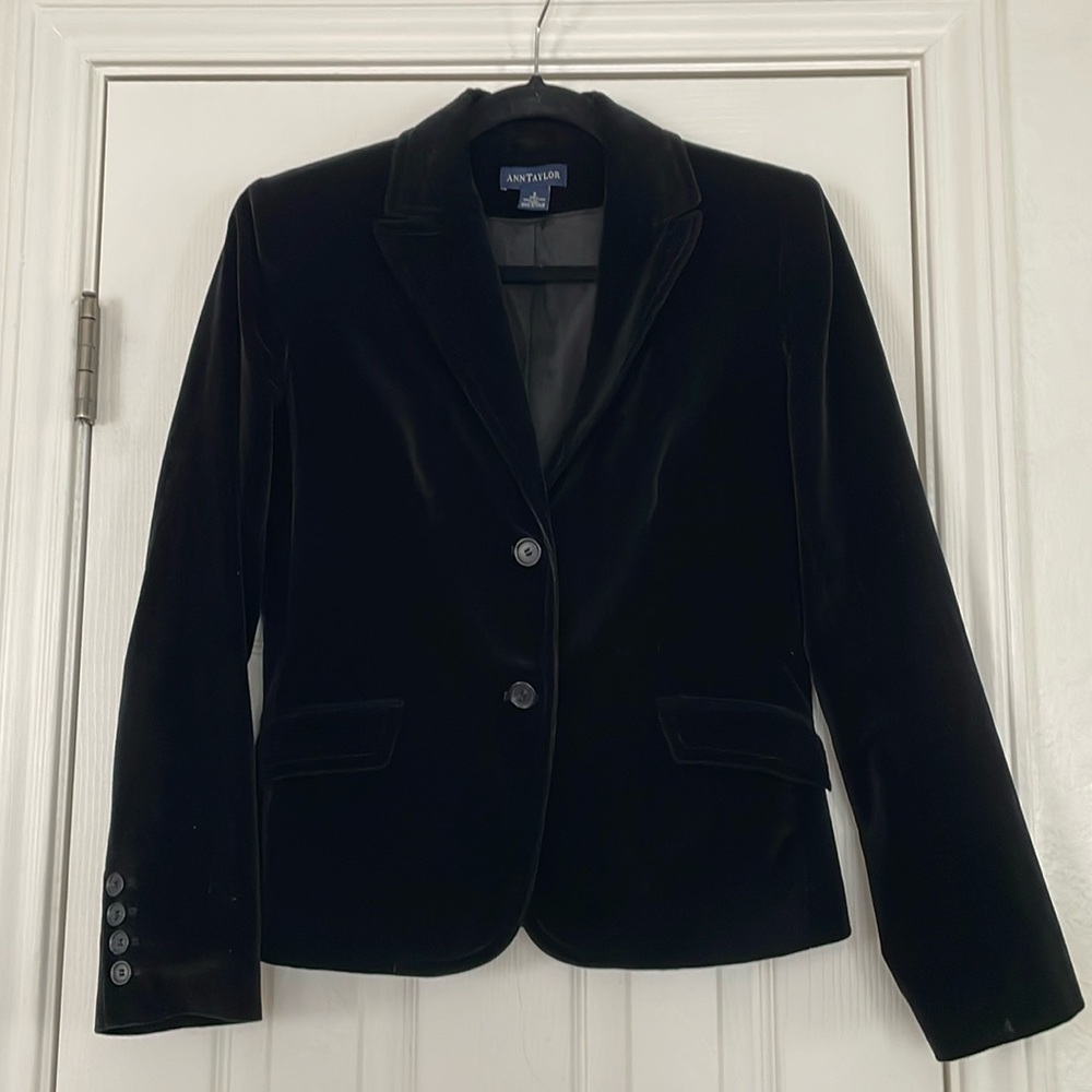 Super CUTE 🖤 Ann Taylor Velveteen Suit Jacket!